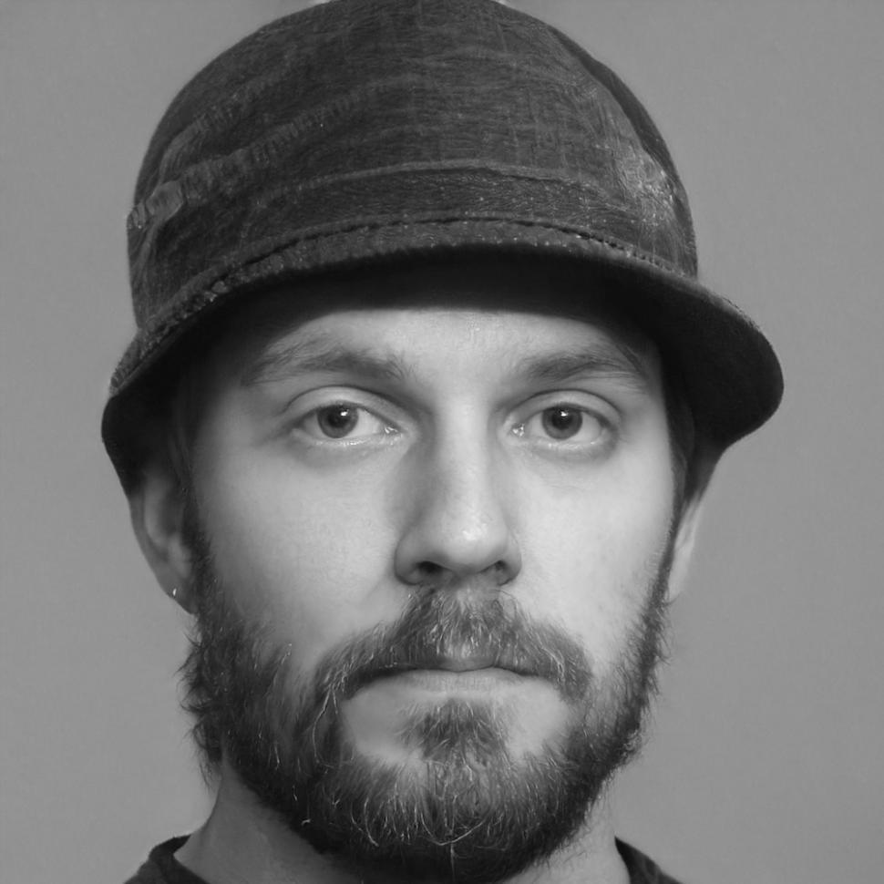 Professional headshot of Minh Tuấn, senior financial consultant